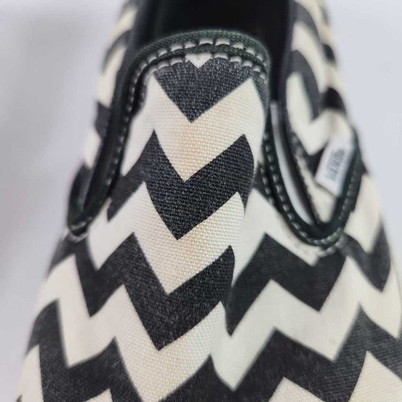 Vans Mens Skate Shoes Black White Chevron Canvas Low Top Slip On Casual M7 W8.5 - Picture 9 of 10